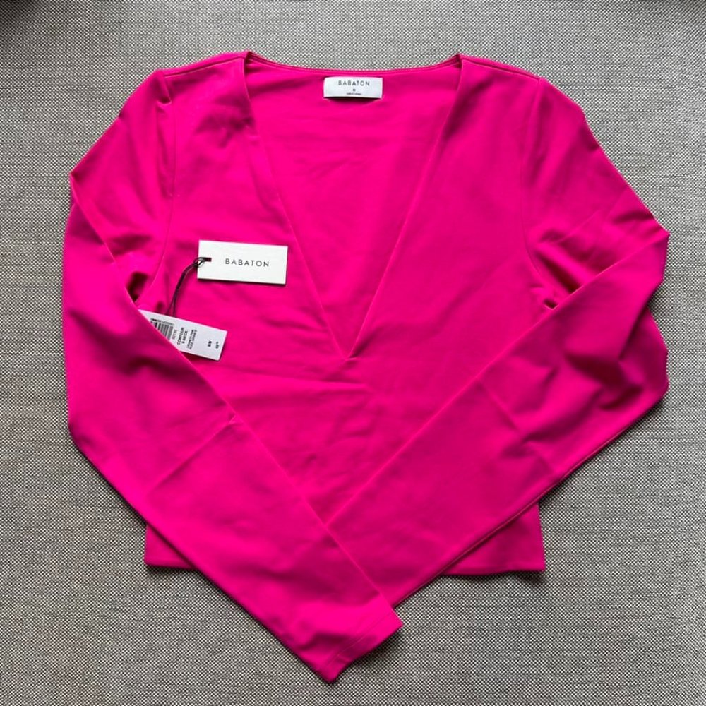 NWT Aritzia Contour V Neck Longsleeve